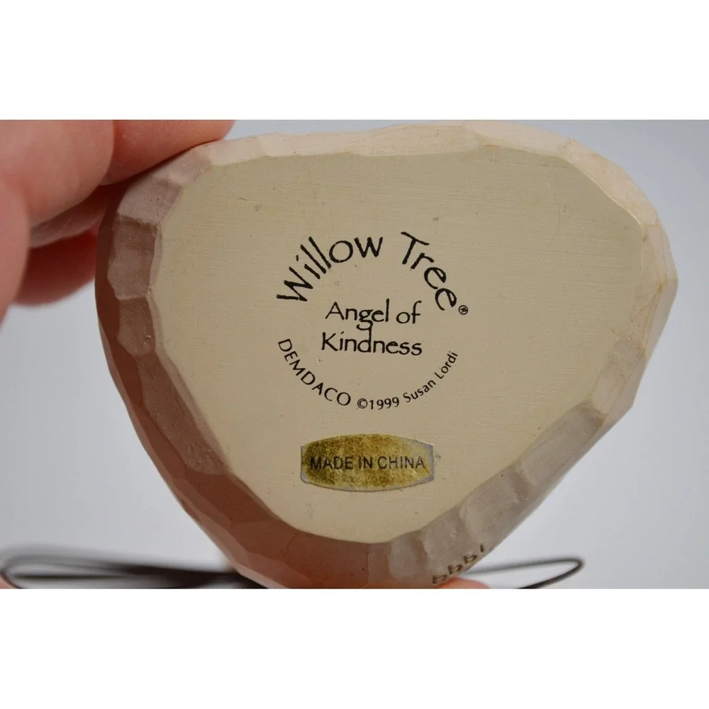 Willow‎ Tree  ANGEL OF KINDNESS Figurine Girl Holding a Cat 3